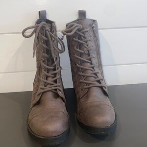 Mossimo boots size 8 used